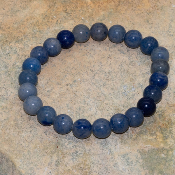 Blå kvarts- armband.  8 mm runda stenar