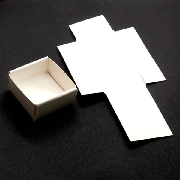 Samlingsask i papp 6x6 cm